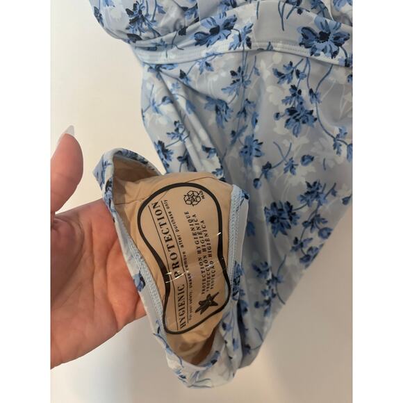 NWT A Pea in the Pod Ruffled Maternity Floral Swimsuit Light Blue Size S - Picture 4 of 7